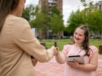 2 people shaking hands.